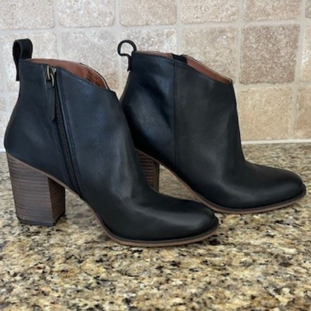 New - Never Worn! Nordstrom's BP Black Leather Bootie, size 8 1/2 M